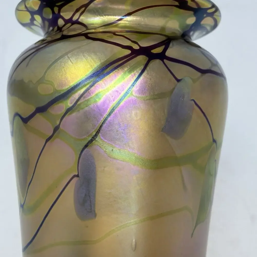 VTG Orient & Flume Lily Ivy Vine UIrridescent 7” Art Glass Vase 1977